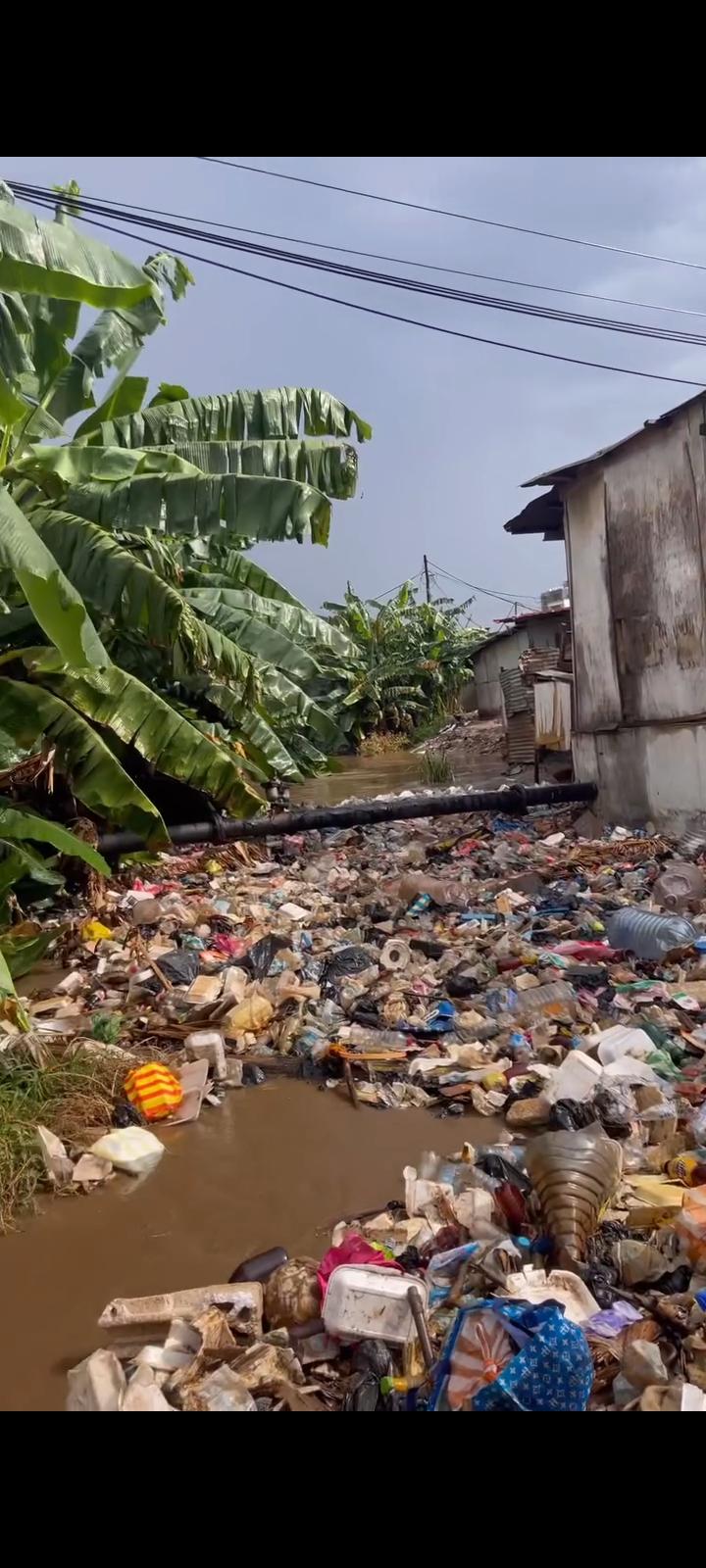 Illegal dumping reported on TrashDrop: Drainage blockage